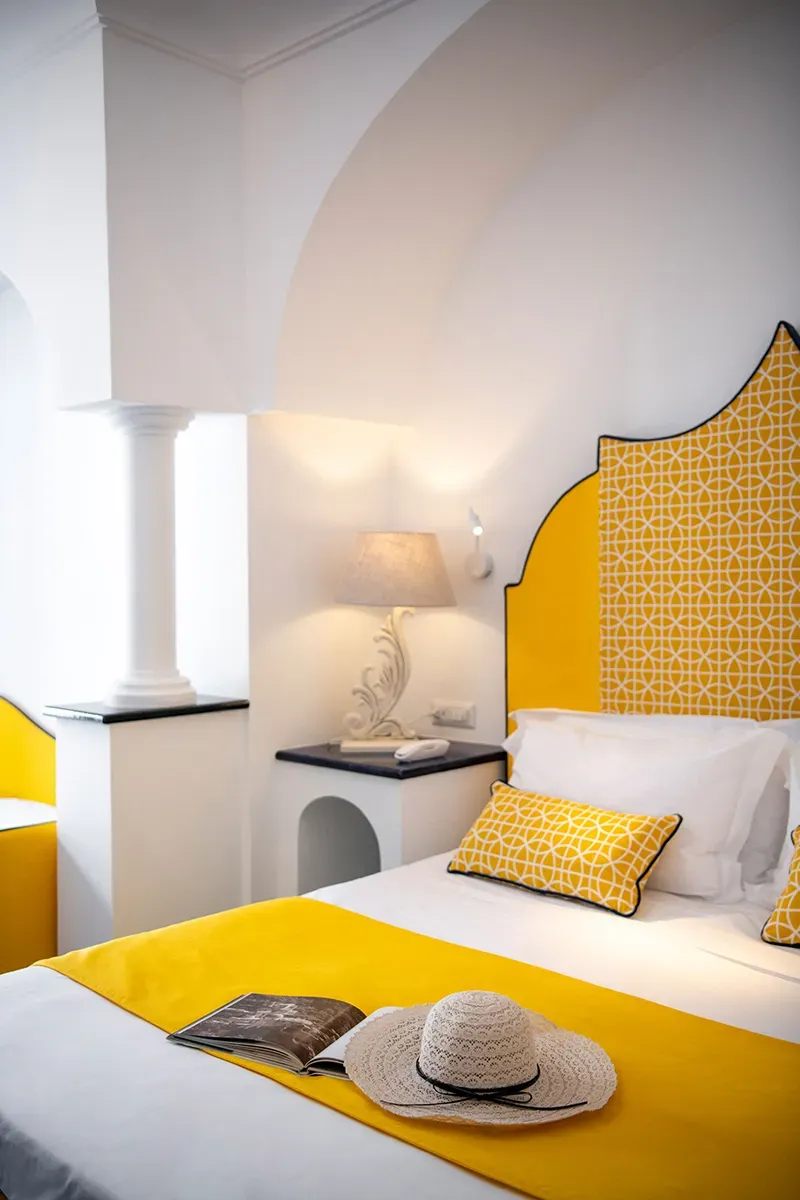 hotel_reginella_positano_rooms_deluxe_sea_view_09.webp