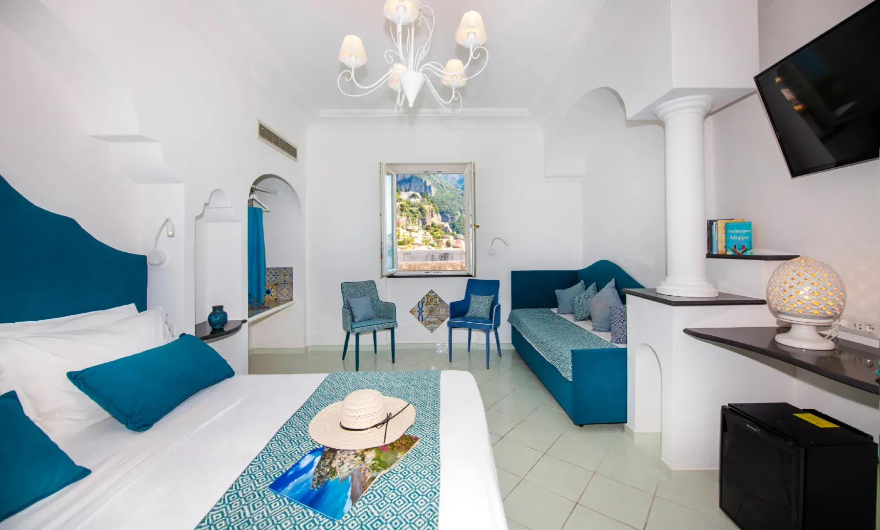 hotel_reginella_positano_rooms_standard_partial_view_08.webp