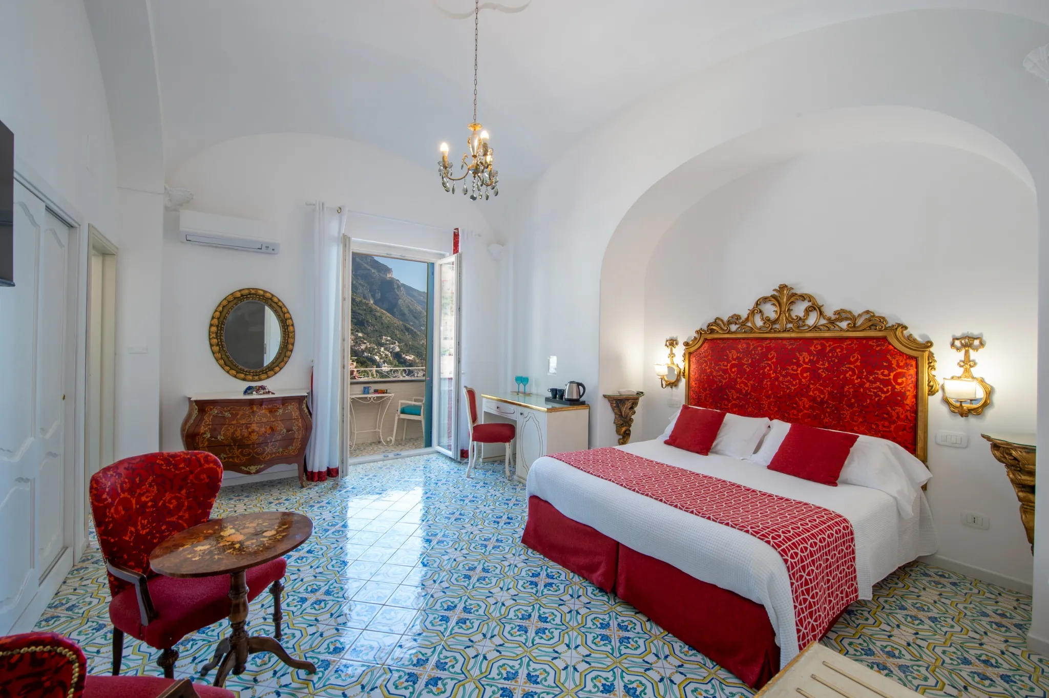 1-hotel-reginella-positano-classic-room-sea-view.webp