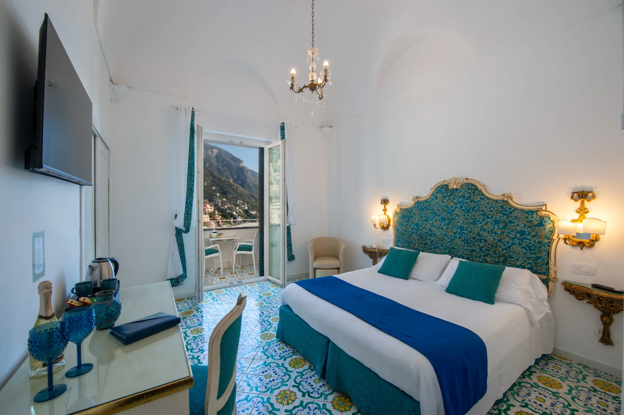 3-hotel-reginella-positano-classic-room-sea-view.webp